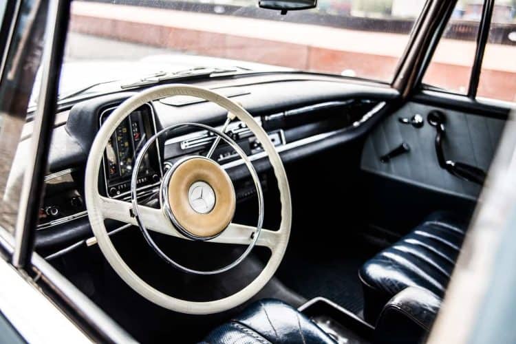Rent a Mercedes 190 Fintail in Bremen
