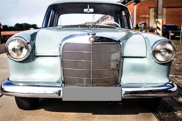 Rent a Mercedes 190 Fintail in Bremen
