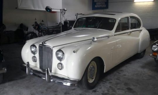 Rent a Jaguar MKVII classic car in Bremen