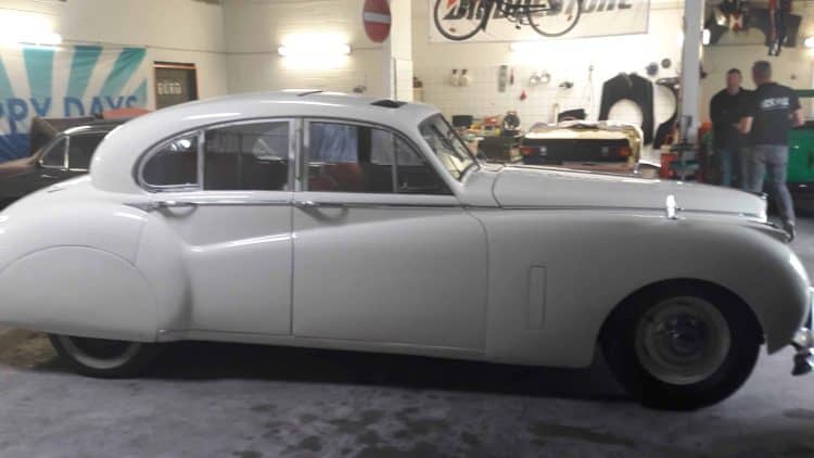 Rent a Jaguar MKVII classic car in Bremen