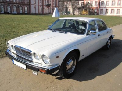 RENT A JAGUAR XJ6 OLDTIMER (1984) IN FRANKFURT