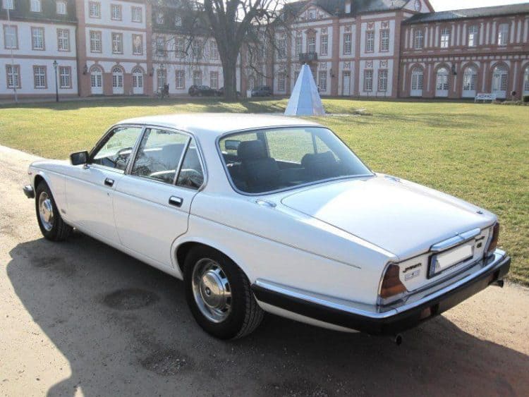 RENT A JAGUAR XJ6 OLDTIMER (1984) IN FRANKFURT