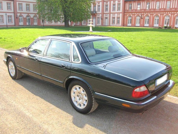 RENT A JAGUAR XJ8 OLDTIMER (1998) IN FRANKFURT