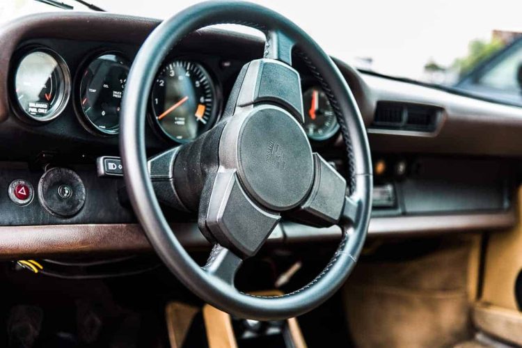 Rent a Porsche 911 SC in Bremen