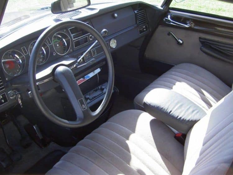 Rent a Citroen DS 21 (1973) in Frankfurt