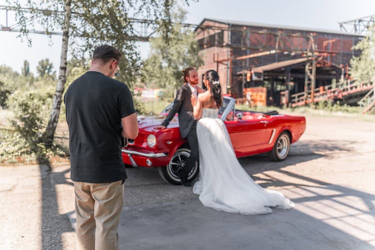 Wedding shoot from Ford Mustang Classic car in Düsseldorf