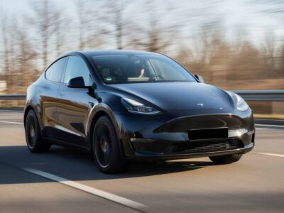 Rent a Tesla Model Y in Munich hero