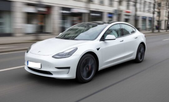 Rent a Tesla Model 3 Long Range in Leipzig hero