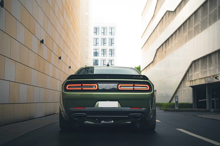 Back view DODGE CHALLENGER SHAKER in Frankfurt