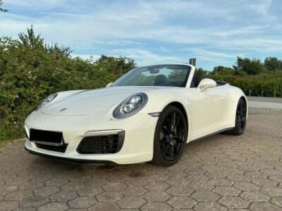 Rent a Porsche 911 Convertible in Hamburg