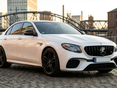 Rent a Mercedes E63S AMG in Dortmund Hero