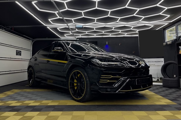 Rent a Lamborghini Urus in Kassel
