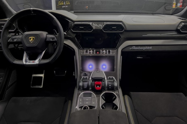 Interieur form Lamborghini Urus in Kassel