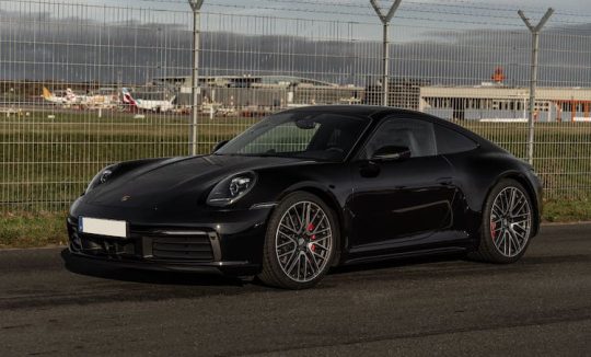 Rent a Porsche 911 Carrera 4S in Hamburg