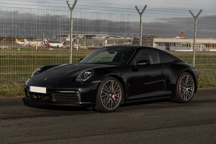 Rent a Porsche 911 Carrera 4S in Hamburg