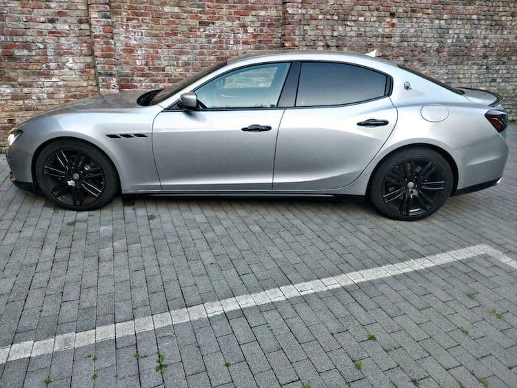 Rent a Maserati Ghibli in Düsseldorf
