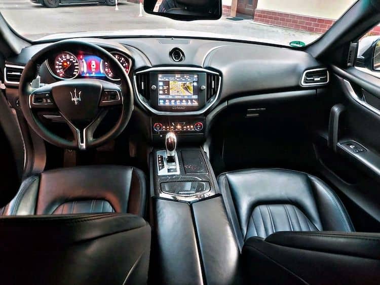 Rent a Maserati Ghibli in Düsseldorf