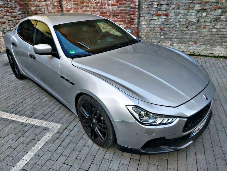 Rent a Maserati Ghibli in Düsseldorf