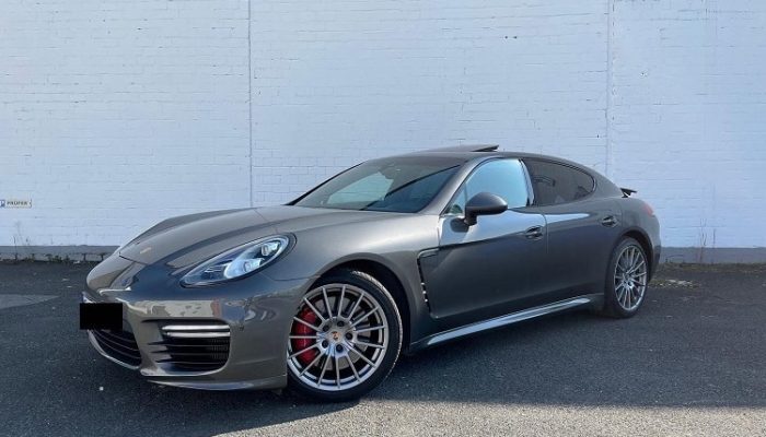 Rent a Porsche Panamera Turbo in Düsseldorf