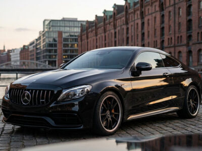 Rent a Mercedes-Benz C63S AMG Coupe in Hamburg hero