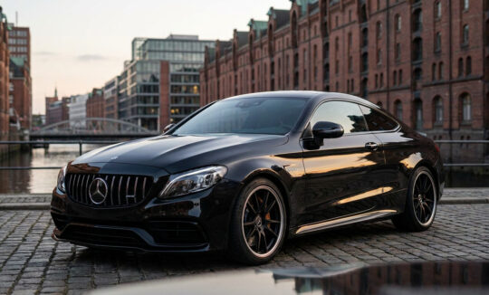 Rent a Mercedes-Benz C63S AMG Coupe in Hamburg hero