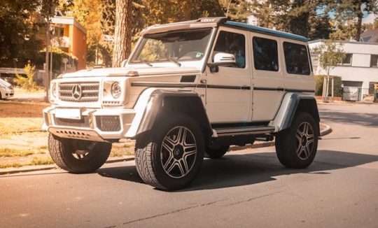 Rent a Mercedes G Class - G500 4x4 in Berlin