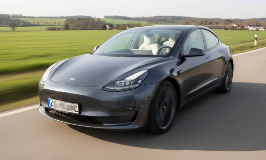 TESLA MODEL Y LR MIETEN IN KASSEL hero