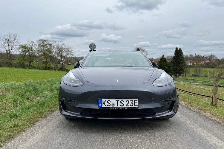 Rent a Tesla Model 3 in Kassel