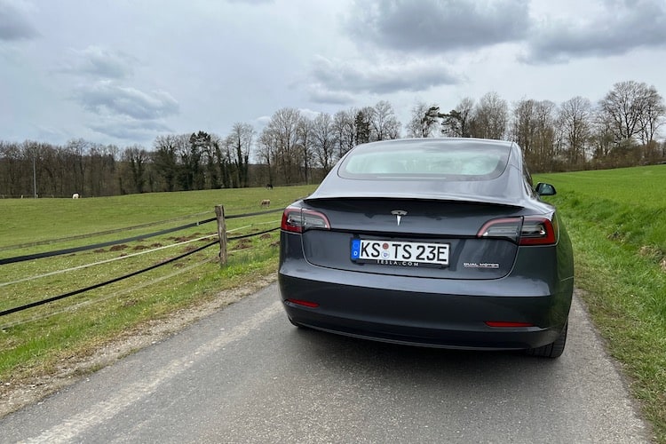 Rent a Tesla Model 3 in Kassel