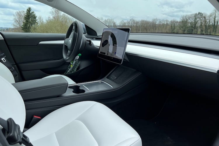 Rent a Tesla Model 3 in Kassel