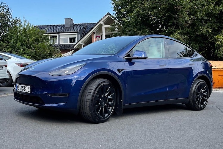 Rent a Tesla Model Y LR in Kassel