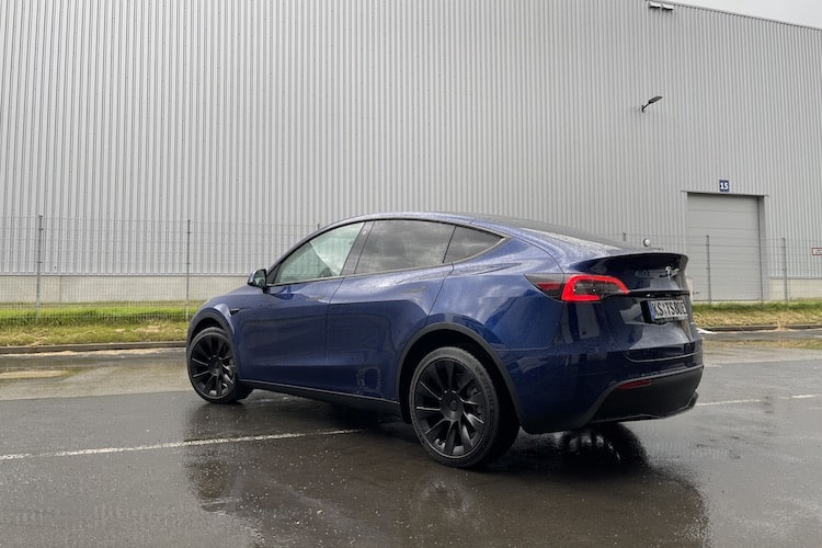 Rent a Tesla Model Y LR in Kassel