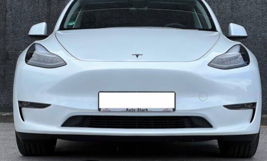 Rent a Tesla Model Y Performance in Cologne