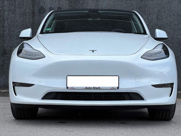 Rent a Tesla Model Y Performance in Cologne