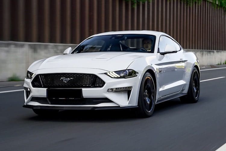 Rent a Ford Mustang GT in Bielefeld