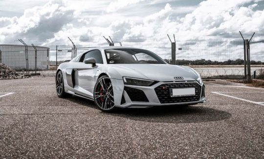 Rent an Audi R8 V10plus Spyder in Baden-Baden
