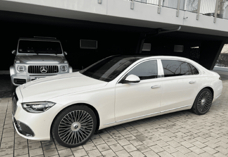 Rent a Mercedes Maybach S580 in Munich