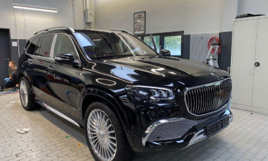 Rent a Mercedes Maybach GLS600 in Munich