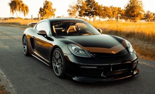 Rent a Porsche 718 Cayman in Hamburg