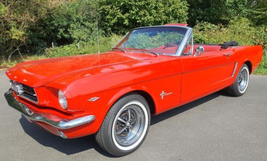 Rent a Ford Mustang Classic Car Convertible in Düsseldorf