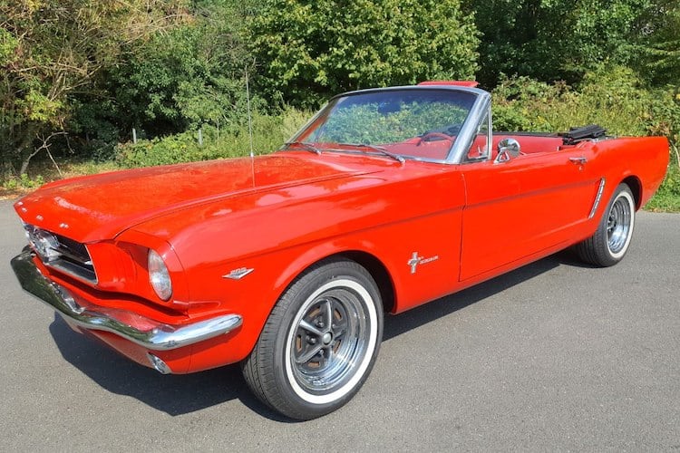 Rent a Ford Mustang Classic Car Convertible in Düsseldorf