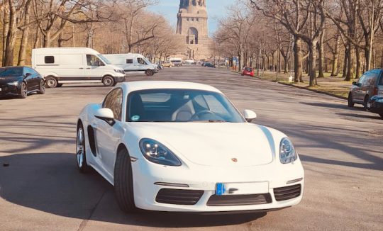 Rent a Porsche 719 Cayman in Leipzig