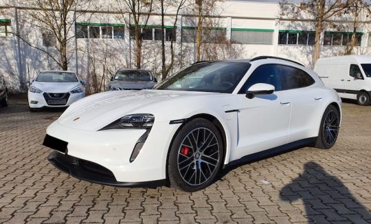 Rent a Porsche Taycan 4S in Würzburg