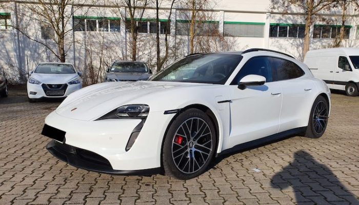 Rent a Porsche Taycan 4S in Würzburg