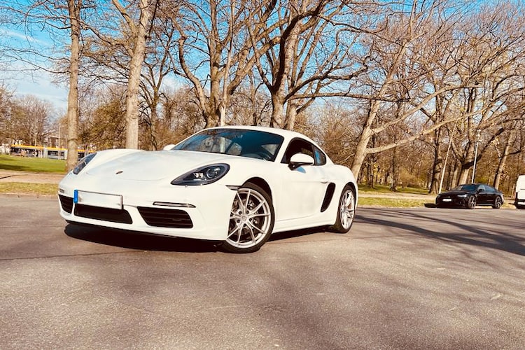 Rent a Porsche 719 Cayman in Leipzig