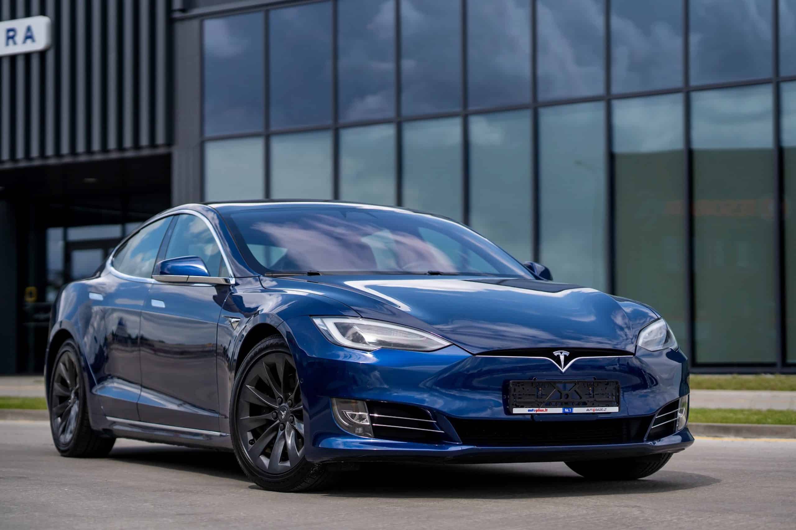 Rent a Tesla Model S in Frankfurt