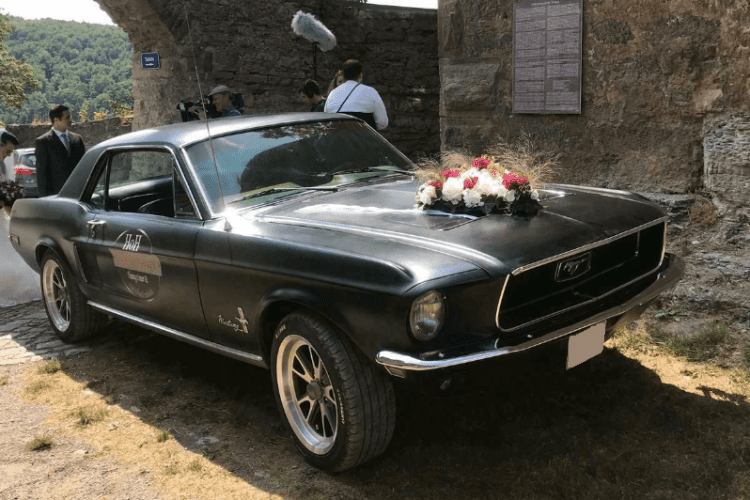 Rent a Ford Mustang Classic car in Würzburg