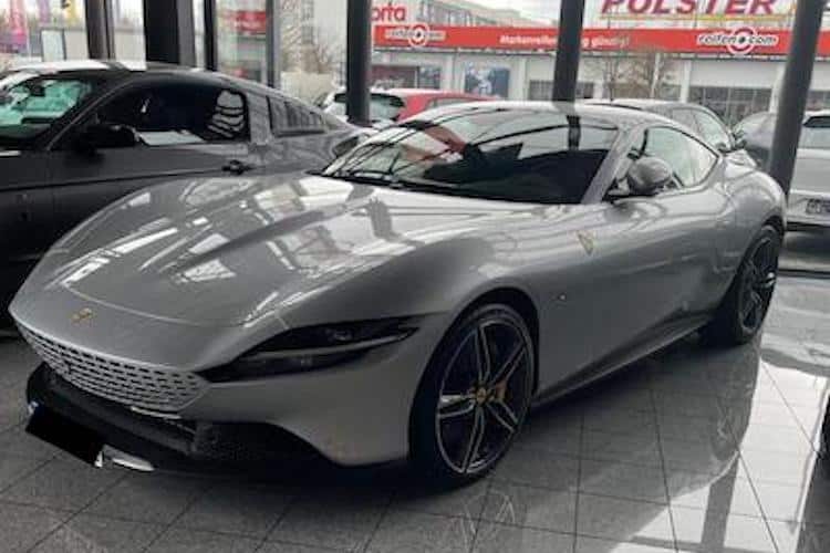 Rent a Ferrari Roma in Braunschweig