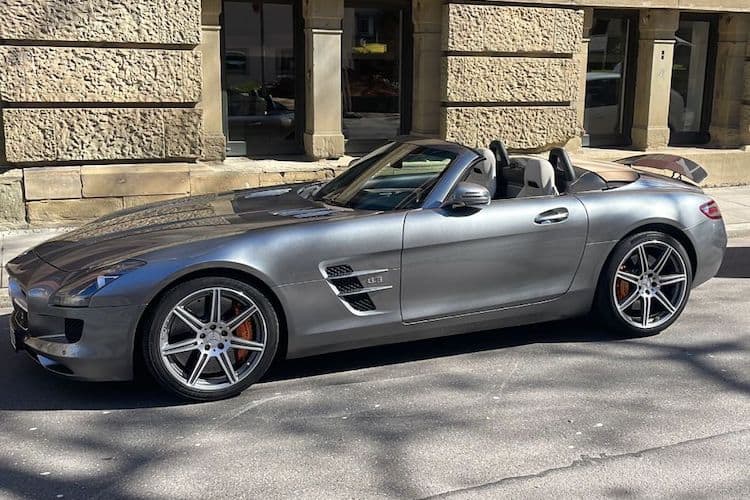Rent a Mercedes AMG LSL Roadster in Stuttgart