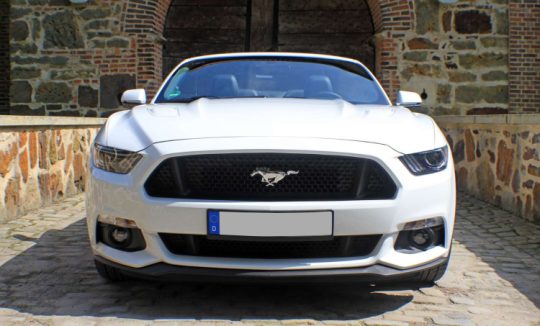 Rent a Ford Mustang GT Cabrio in Dortmund